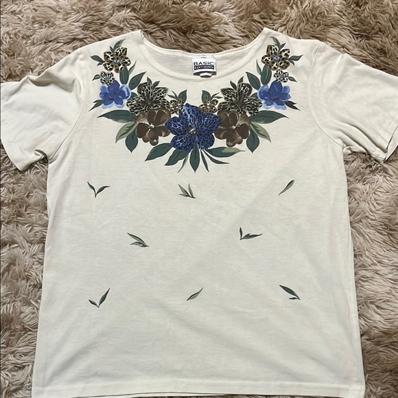 Basic Editions Tops - Basic Editions vintage Floral Short Sleeve Tee - Cream and Blue
